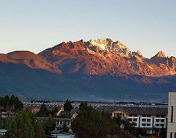 远山镜头传盛景，玉龙雪山慢直播引关注